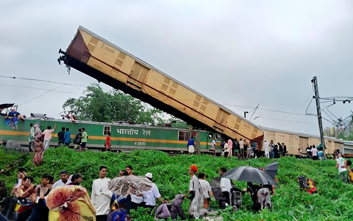 5 Dead After Kanchanjunga Express Hit by Goods Train in Bengal's Siliguri