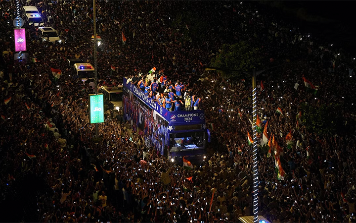 Welcoming Champions With A Sea Of Fans At Marine Drive Mumbai