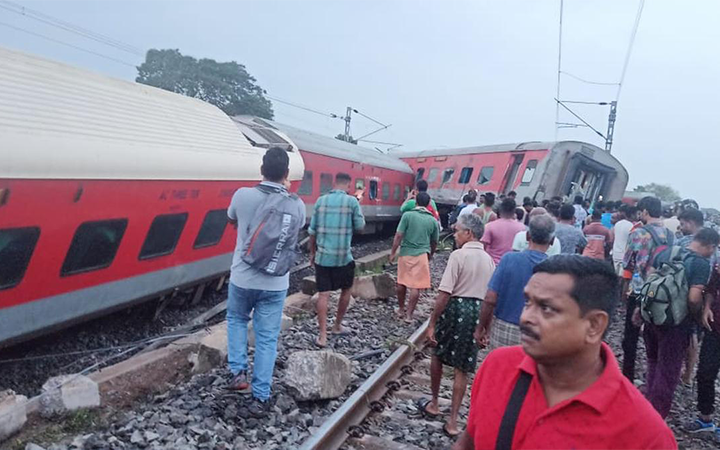 Jharkhand Train Derailment: 2 Dead, 20 Injured - Latest Updates